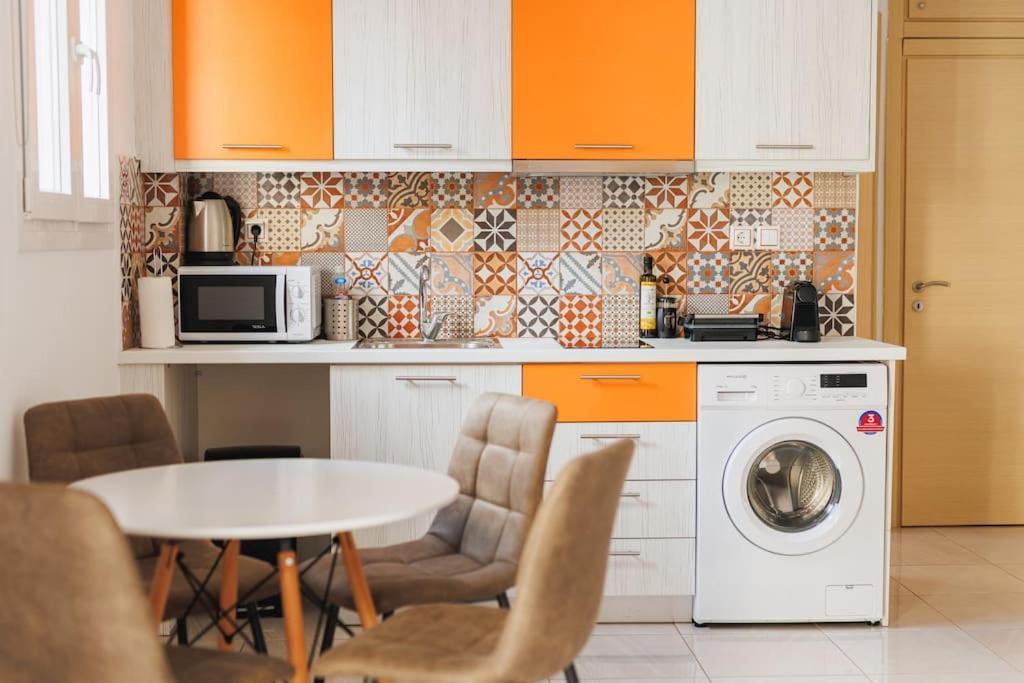 Apartamento Colourful Cosy At Panormou Metro Station Atenas