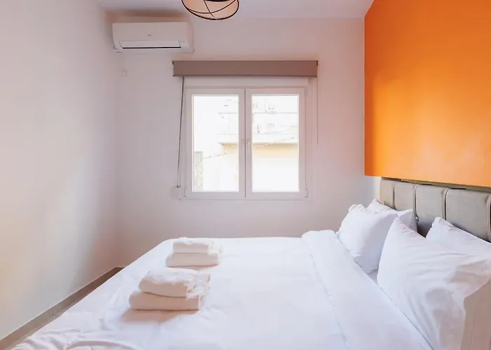 Colourful Cosy Apartment At Panormou Metro Station