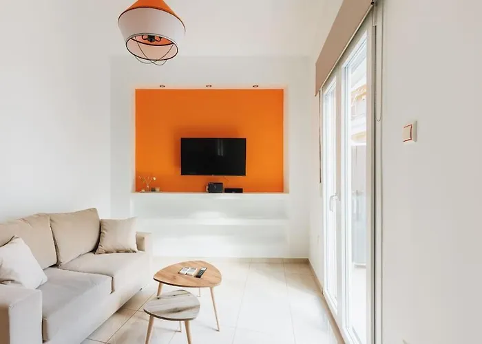 Colourful Cosy Apartment At Panormou Metro Station
