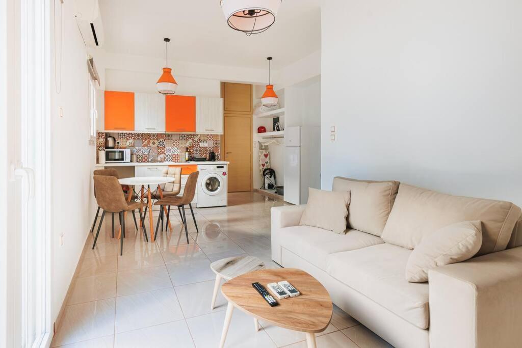 Colourful Cosy At Panormou Metro Station Apartment Athens