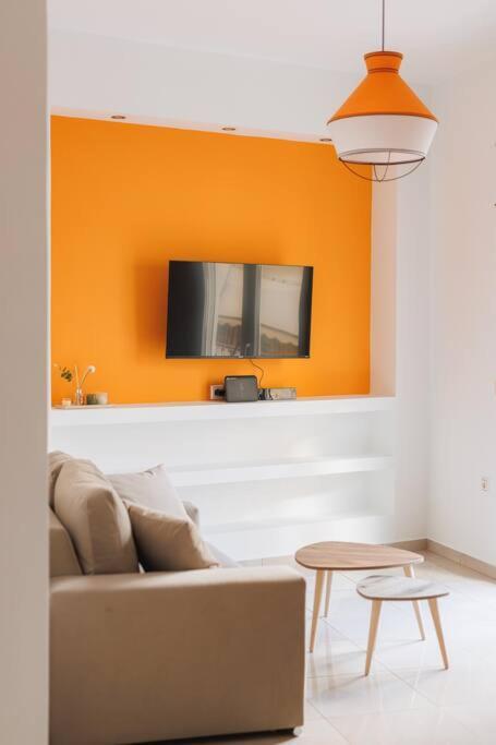 Apartment Colourful Cosy At Panormou Metro Station