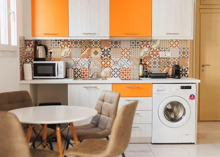 Colourful Cosy Apartment At Panormou Metro Station