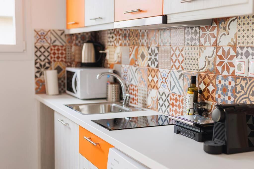 Colourful Cosy At Panormou Metro Station Apartment *