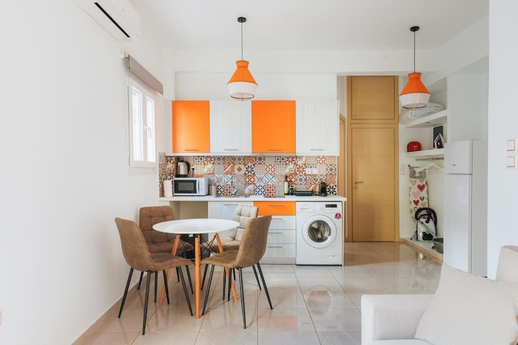 Colourful Cosy At Panormou Metro Station Apartment